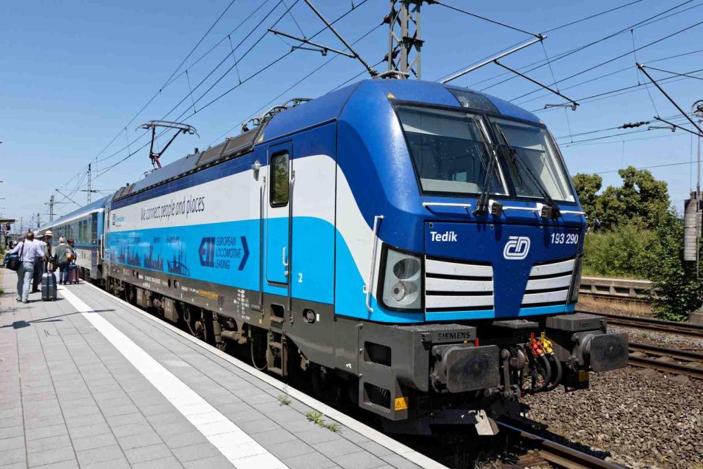 EC CD Außenansicht Lok BR 193