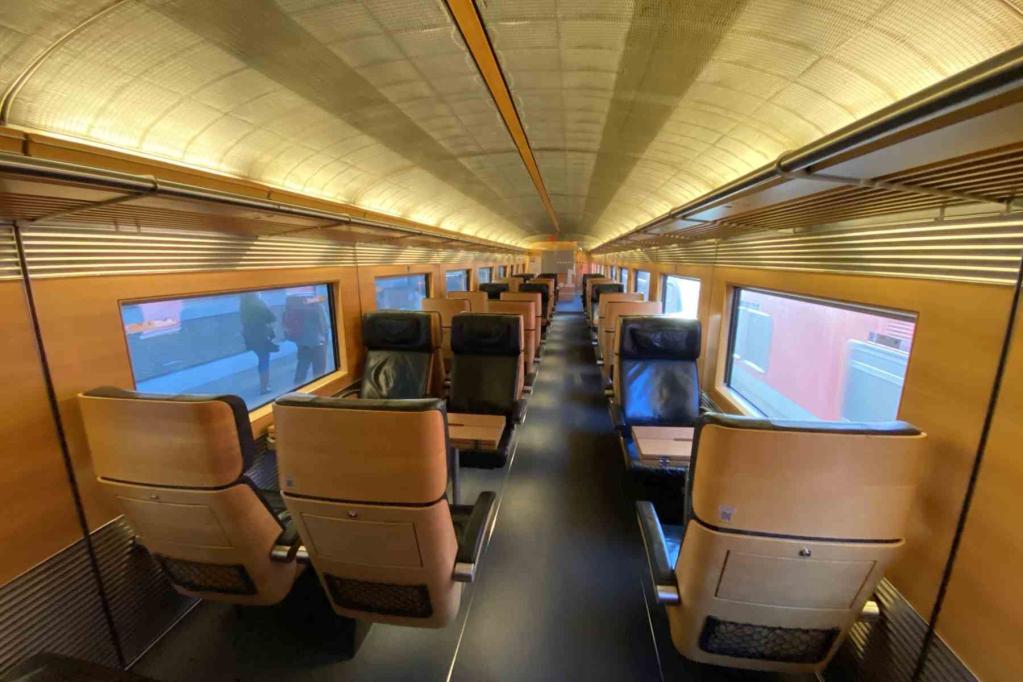 MET Metropolitan 1. Klasse Großraumwagen Innenansicht