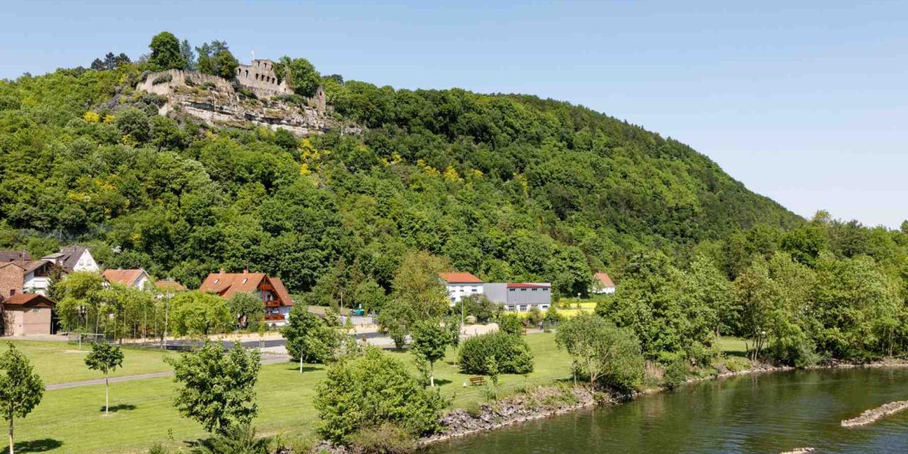 Blick auf die Karlsburg