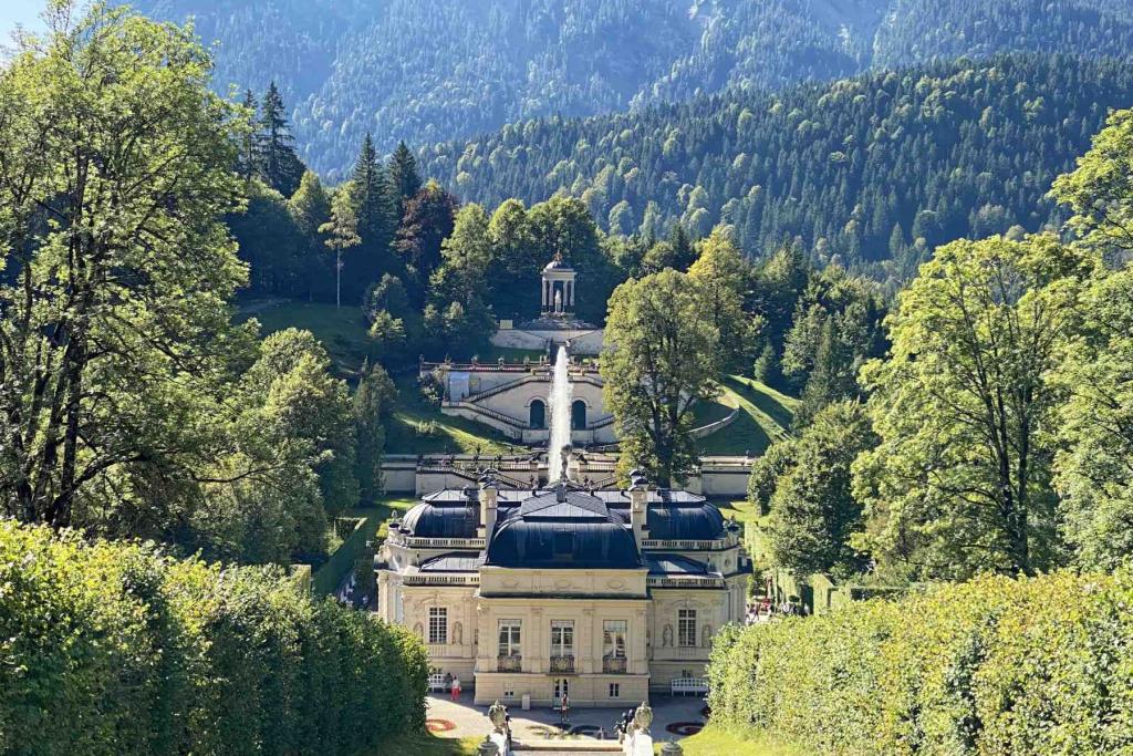 Blick auf Schloss Linderhof
