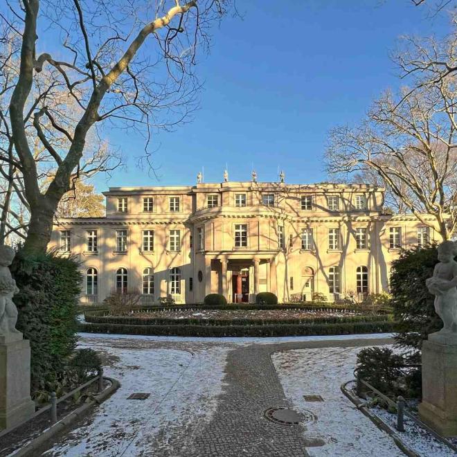 Berlin Haus der Wannseekonferenz Einfahrt