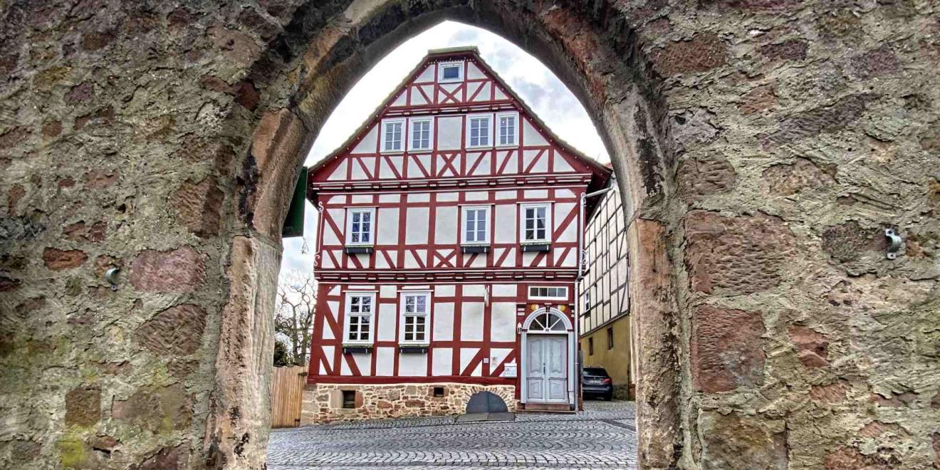 Treysa Burggasse Fachwerkhaus Durchblick