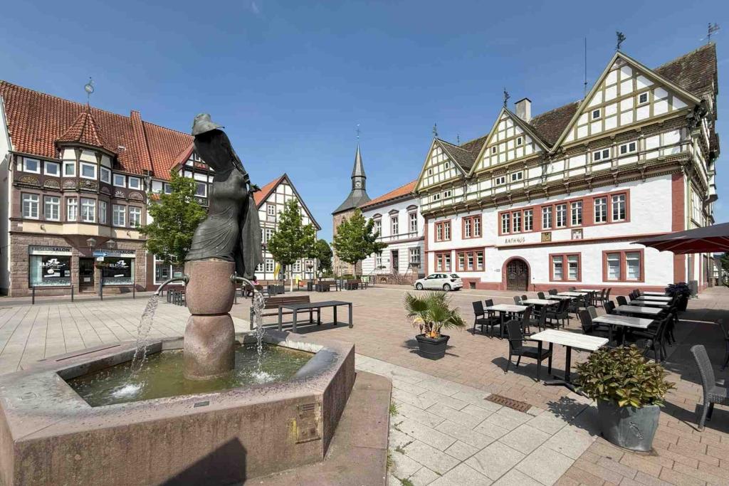 Blomberg Rathaus mit Alheyd Brunnen