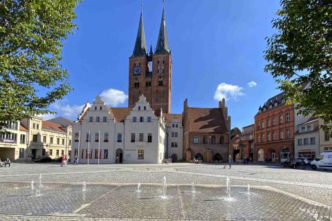 Stendal Marktplatz Rathaus Marienkirche