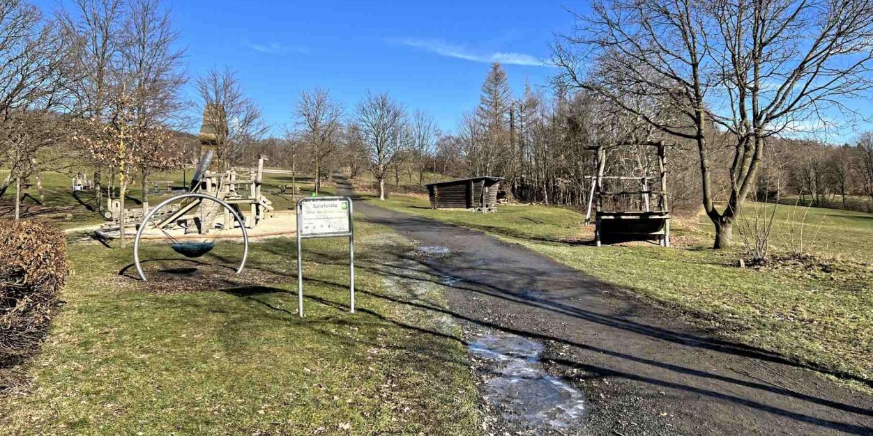 Spielplatz unter den Eichen