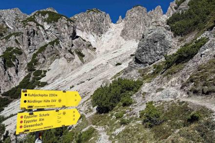 Wanderweg Eppzirler Scharte Wegweiser