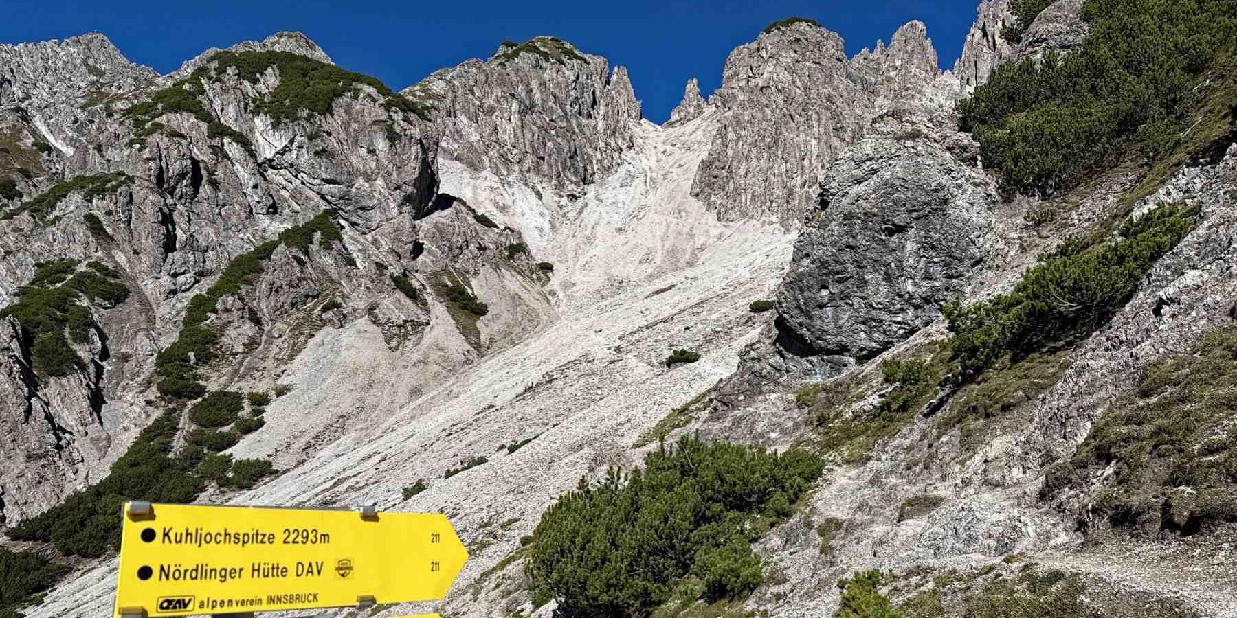 Wanderweg Eppzirler Scharte Wegweiser