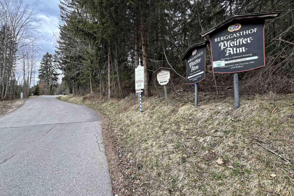 Schlattan Abzweig Bushaltestelle