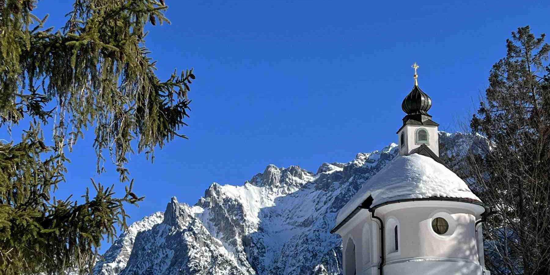 Kapelle Maria Koenigin vor Karwendel